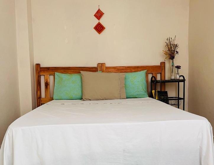 غرفة أساسية ثلاثية, Multiverso Hostel