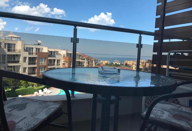 Студио Стандарт с Балконом, Apartments In Sunny Island Complex