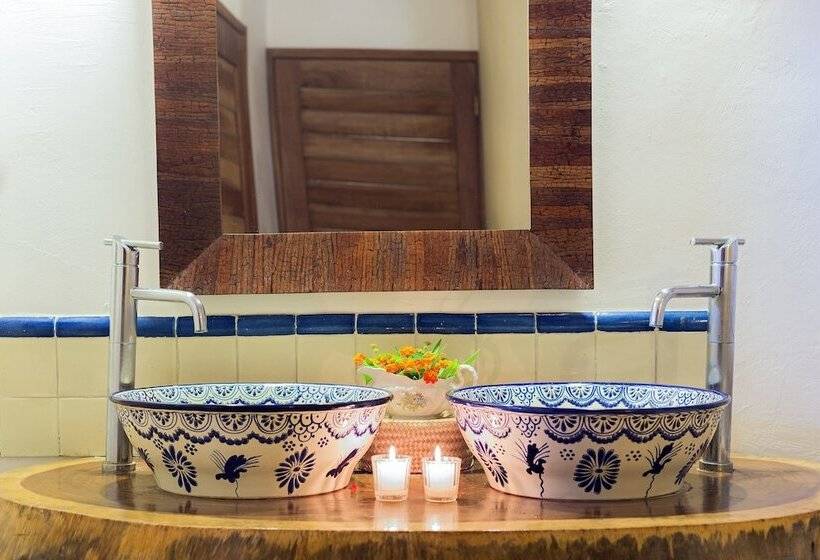 سوئیت مستر, Ser Casasandra Boutique