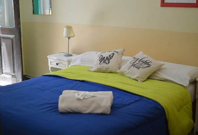 تختخواب در اتاق مشترک, Granados Hostel