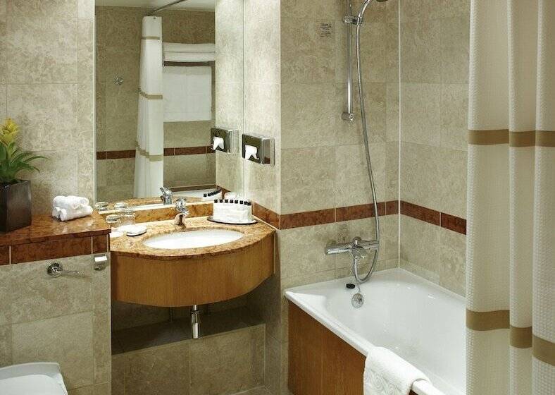 Номер Премиум, Forest Of Arden Hotel And Country Club