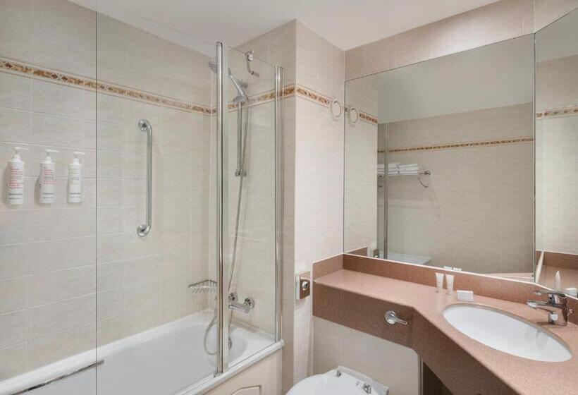 Номер Deluxe Кровать Кинг, Forest Of Arden Hotel And Country Club