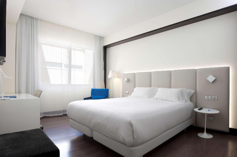 Номер Стандарт Кровать Кинг Адаптированный для Инвалидов, Holiday Inn Express & Suites Costa Mesa, An Ihg