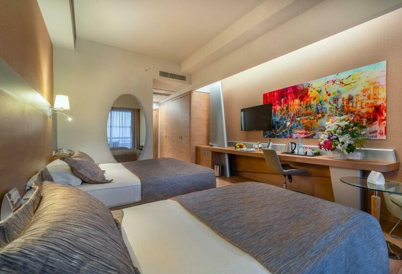 اتاق سه نفره دلوکس با چشم‌انداز دریا, Concorde De Luxe Resort  Prive Ultra All Inclusive