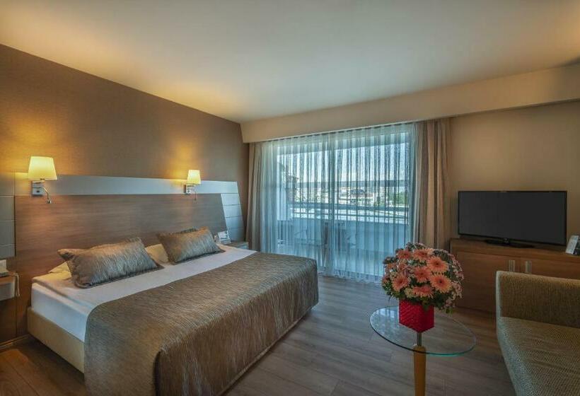 اتاق لوکس سه تخته, Concorde De Luxe Resort  Prive Ultra All Inclusive