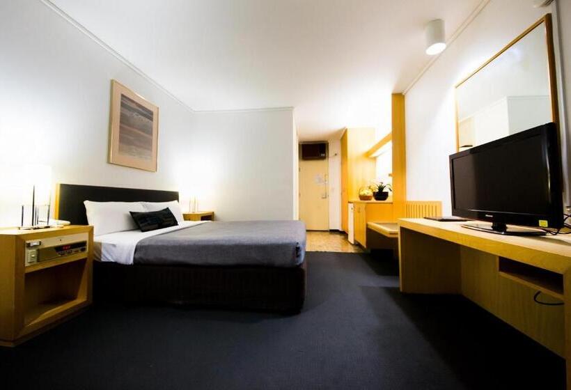 패밀리 아파트, Sandown Regency Hotel & Apartments