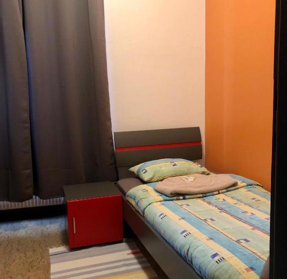 标准单人间, Auberge Pour Tous