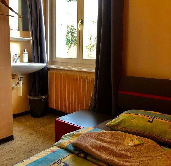 标准单人间, Auberge Pour Tous