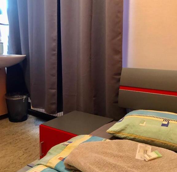 标准单人间, Auberge Pour Tous