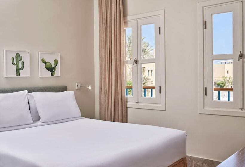اتاق استاندارد با چشم‌انداز, Captains Inn