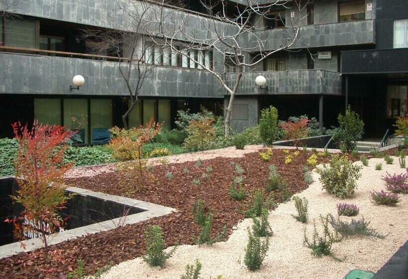 Executive Room, Luze Castellana