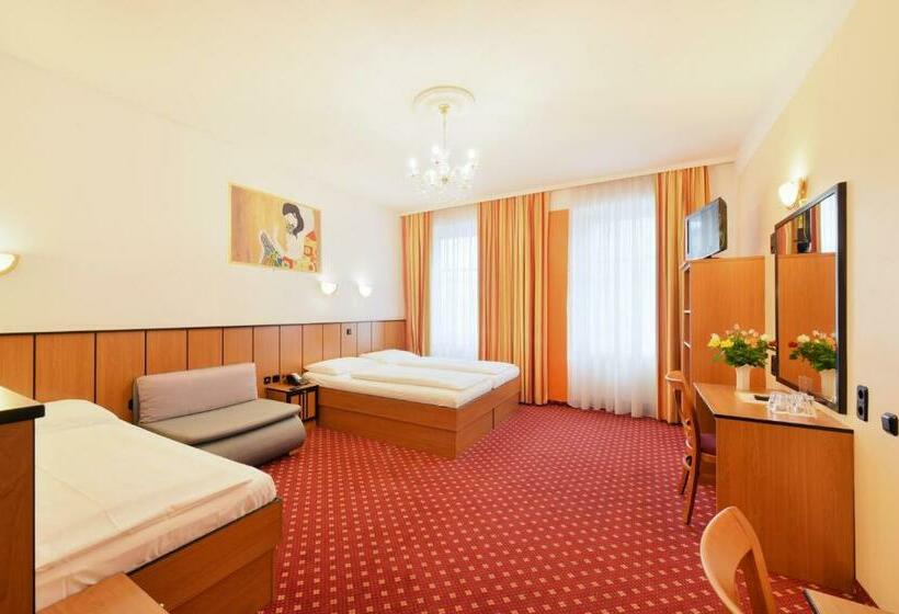 스탠다드 트리플 룸, Garten  Und Kunsthotel Gabriel City