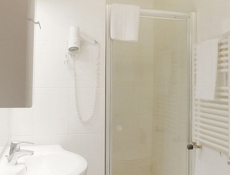4인용 스탠다드 룸, Garten  Und Kunsthotel Gabriel City