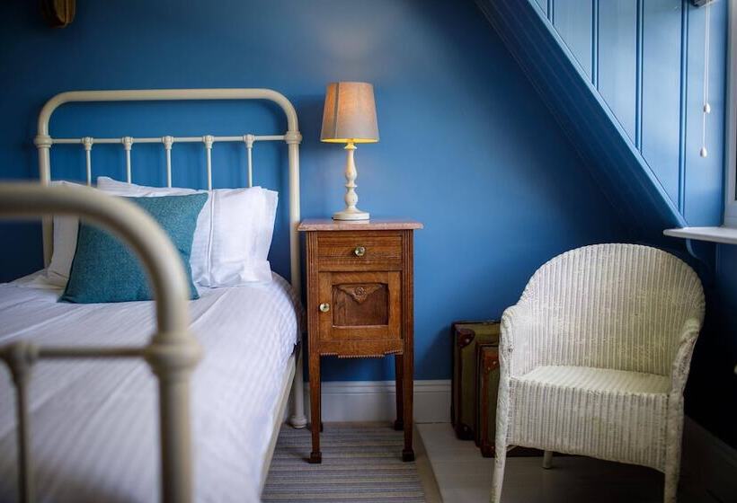 Номер Стандарт, Lulworth Cove Inn
