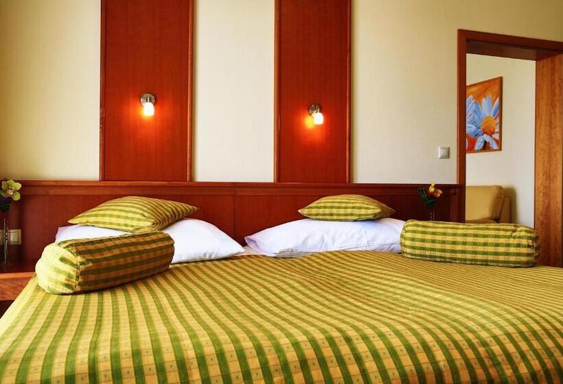سوئیت جونیور خانوادگی, Primavera Hotel & Congress Centre