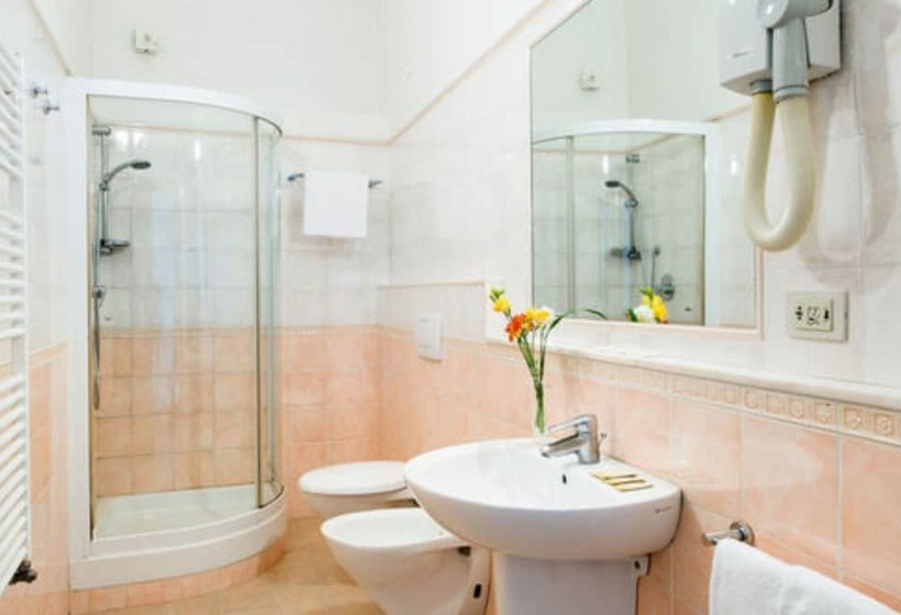 Economy Triple Room, Fiorita