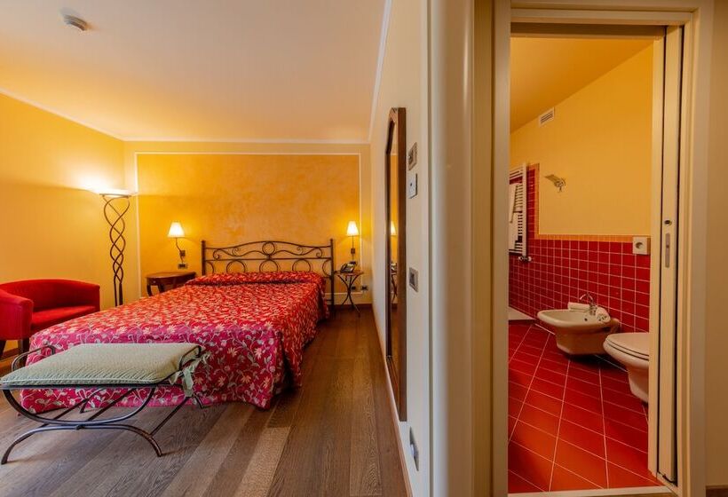 Номер Стандарт Вид на Озеро, La Darsena Boutique Hotel & Restaurant