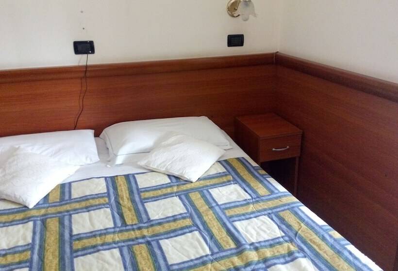 اتاق استاندارد, Le Tre Stazioni