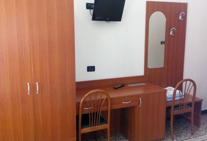 اتاق استاندارد سه نفره, Le Tre Stazioni