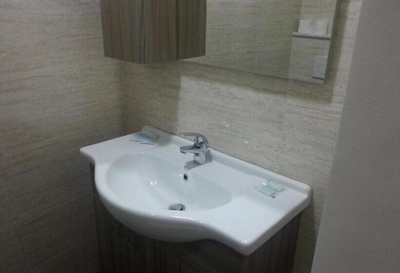 اتاق استاندارد, Le Tre Stazioni