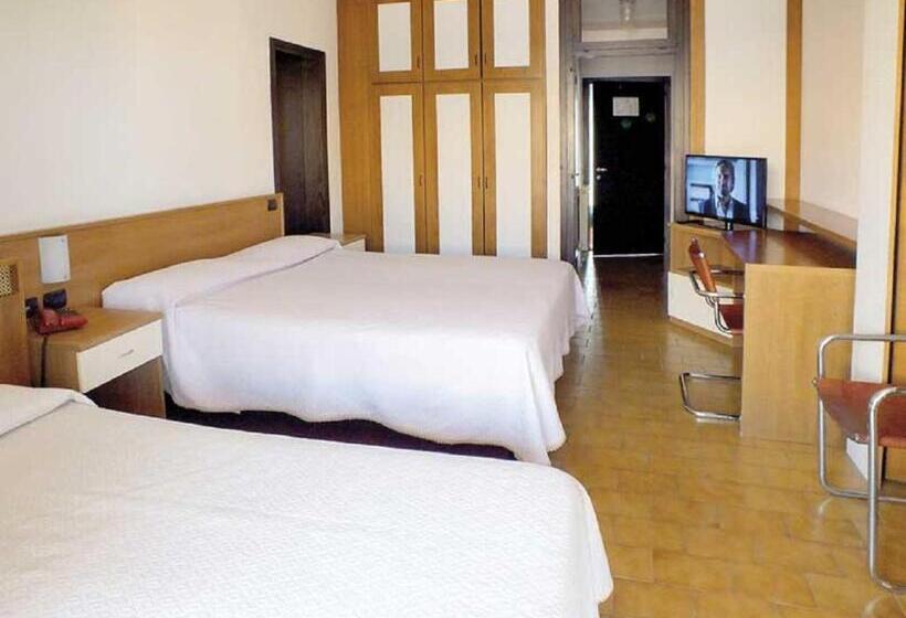 اتاق استاندارد سه نفره, Residence Holiday