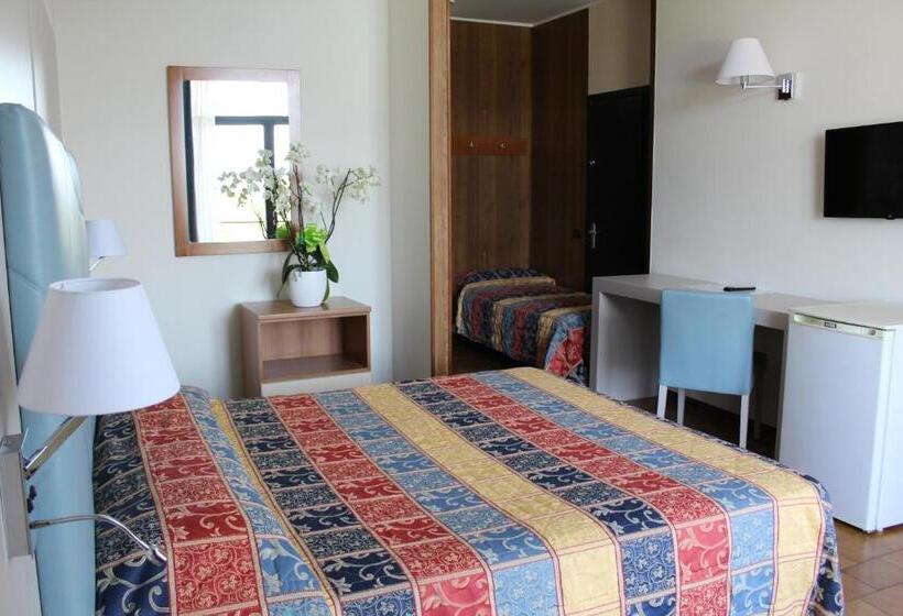 Четырехместный Номер Стандарт, Residence Holiday