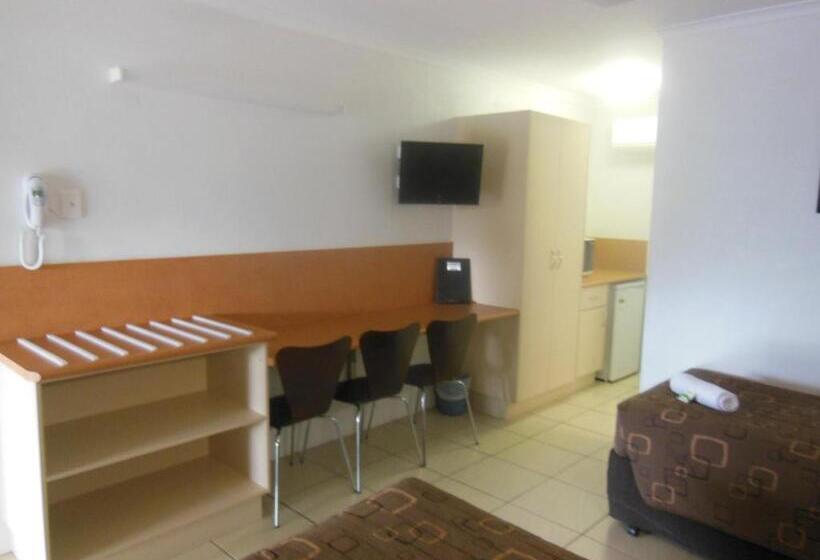 غرفة عائلية, Country Road Motel