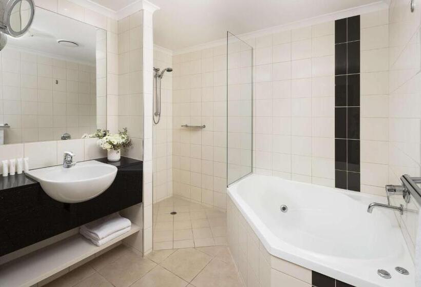 Люкс Deluxe 2 Спальни, Rydges Mackay Suites