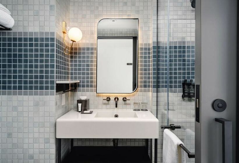 带2个双人床的标准工作室, Arlo Midtown