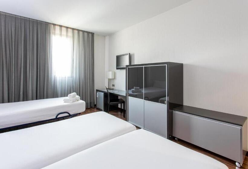 스탠다드 트리플 룸, Ciudad De Mostoles