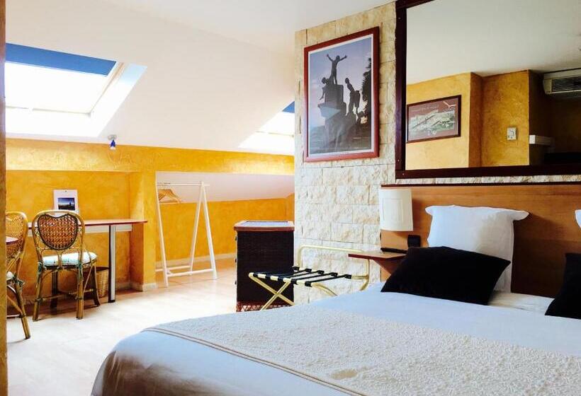 חדר קומפורט לשלושה, Hôtel Bosquet Pau Centre