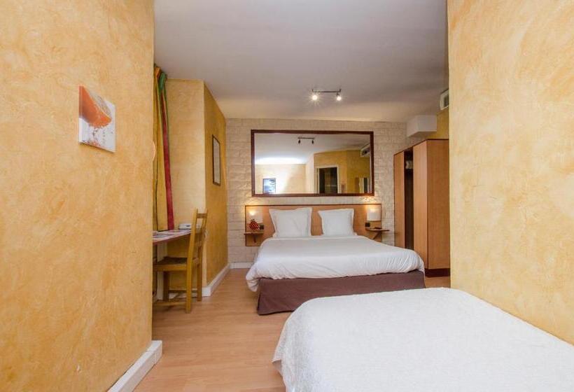 חדר קומפורט לשלושה, Hôtel Bosquet Pau Centre