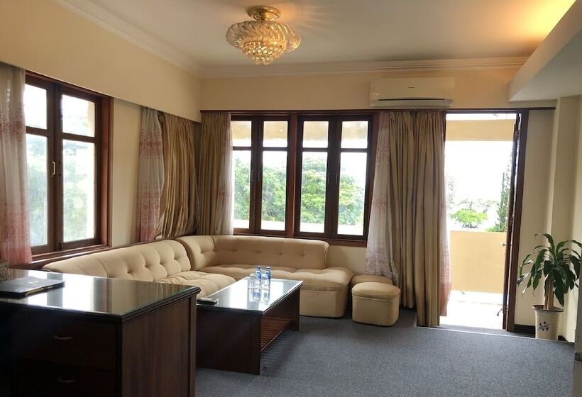 سوییت جونیور, Rex Hotel Vung Tau