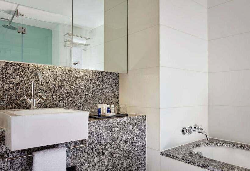 استودیو اجرایی, Park Plaza County Hall London