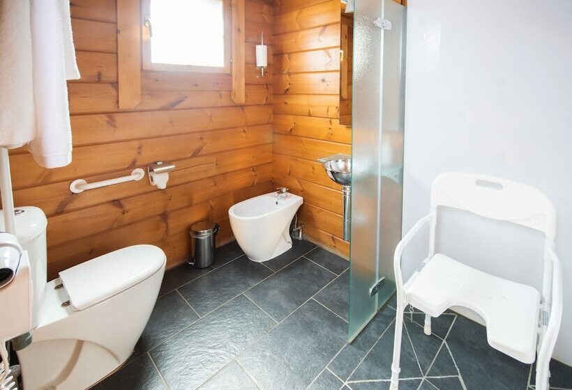 Номер Стандарт Адаптированный для Инвалидов, Somlom   Eco Friendly Montseny