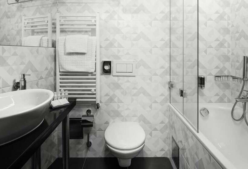Семейный Номер, Ea Hotel Royal Esprit