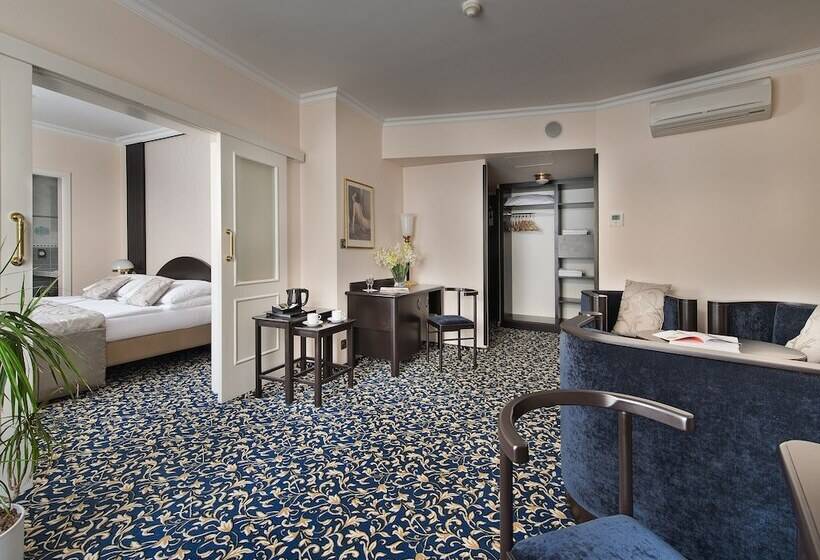 Семейный Номер, Ea Hotel Royal Esprit