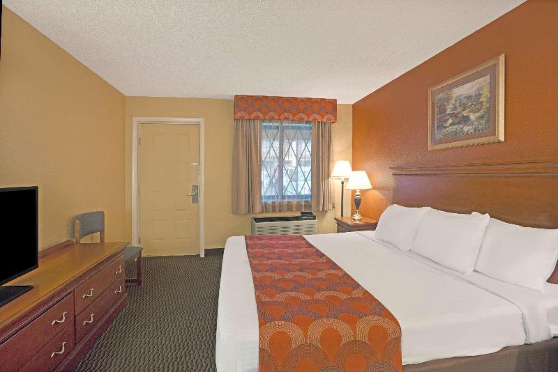 Pokój Standard Łóżko King Size, Super 8 By Wyndham Downtown Gatlinburg At Convention Center