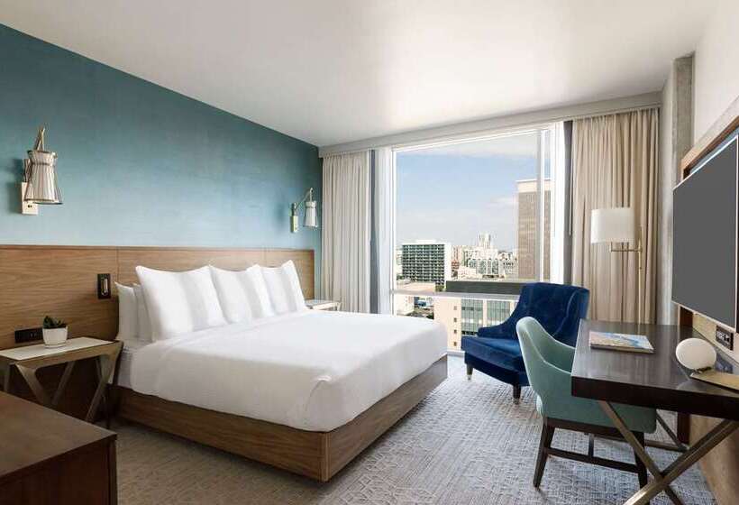 اتاق لوکس با تخت بزرگ, The Highland Dallas, Curio Collection By Hilton