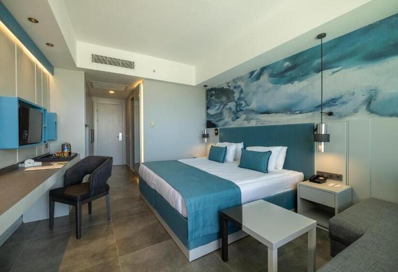 اتاق اساندارد با چشم‌انداز جانبی به دریا, Crystal Centro Resort  Ultimate All Inclusive