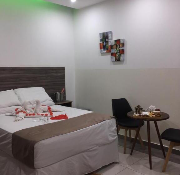 اتاق لوکس, 40 40 Accommodation
