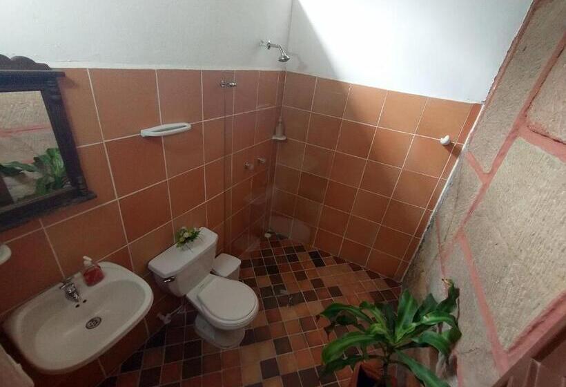 Номер Стандарт Трехместный, Santander Aleman Hostel
