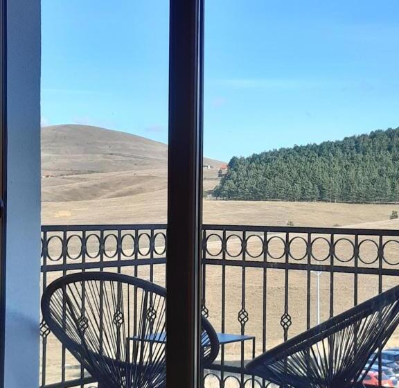 استودیوی سوپریور, Adonis Dreams Zlatibor
