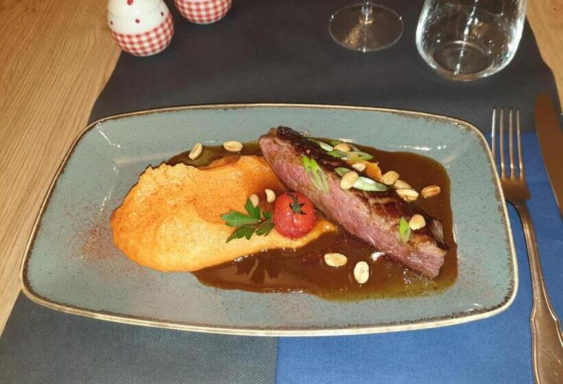 Номер Superior, Logis Loire Hotel   Les Cocottes Restaurant