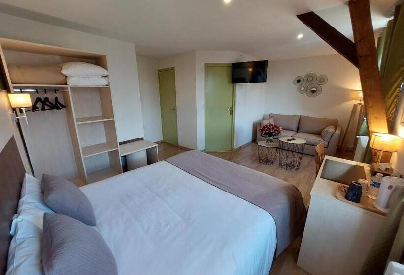 Семейный Номер, Logis Loire Hotel   Les Cocottes Restaurant