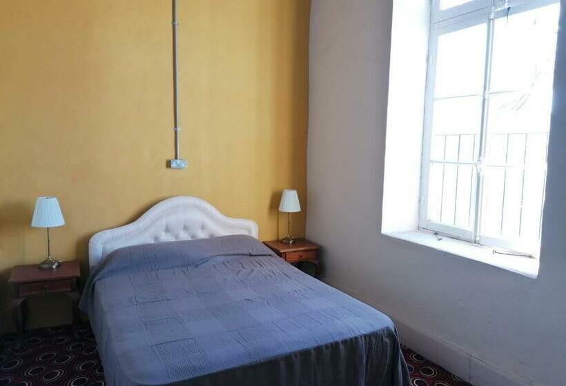 اتاق استاندارد با سرویس بهداشتی مشترک, Le Mat Hostel