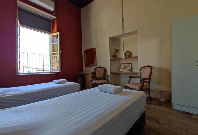 اتاق اکونومی, Le Mat Hostel