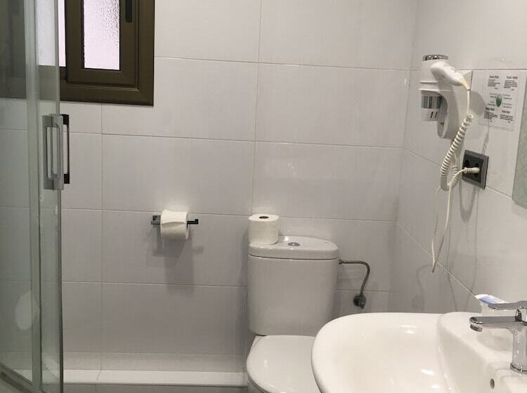 Номер Стандарт Трехместный, Hostal Levante Barcelona