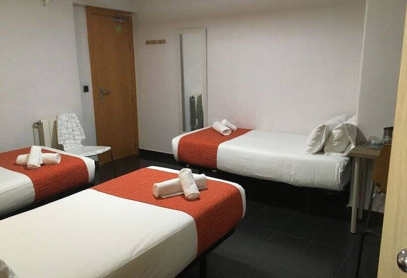 Номер Стандарт Трехместный, Hostal Levante Barcelona