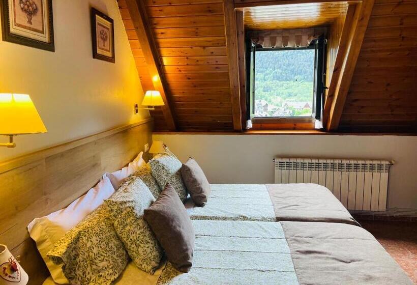 Номер Стандарт, Hostal Escuils